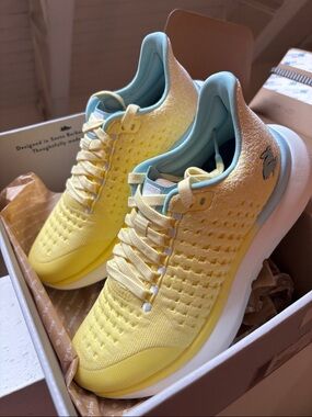 Rabbit dream chaser Lightweight Yellow Knit Athletic Sneakers for Women